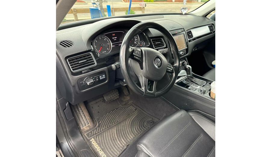 Продаж авто Volkswagen Touareg - 