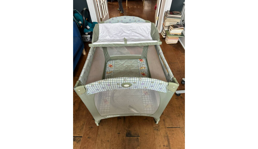 Small baby bed for sale. - 