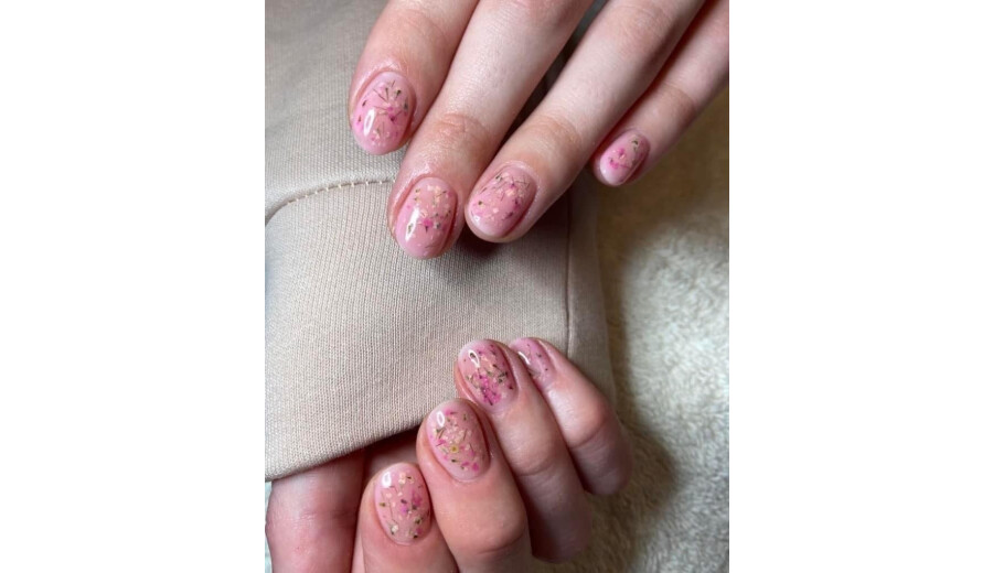 I invite you to a professional and safe manicure. -