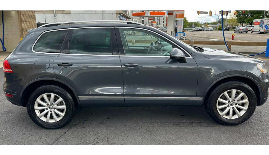 Продаж авто Volkswagen Touareg - 