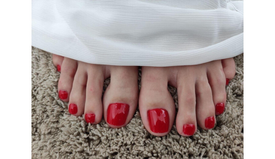 Manicure and pedicure master in the city center! -