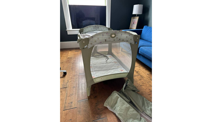 Small baby bed for sale. - 