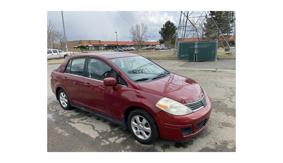 ​Продаємо машину Nissan Versa 2008 року. - 