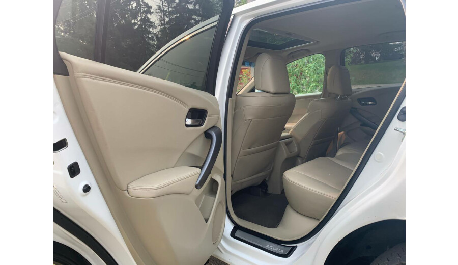 Продаю авто 2013 Acura RDX -