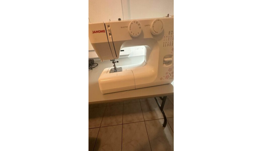 Продаю новую швейную машинку Janome 1221, -