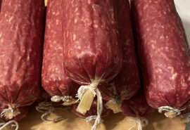 Готові свіжі ковбаси