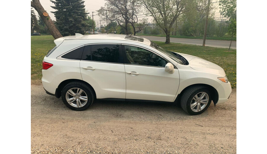 Продаю авто 2013 Acura RDX -