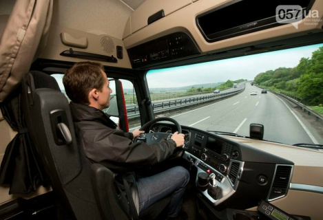 У міжнародну транспортну компанію потрібні водії категорії CE з досвідом роботи.