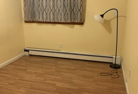 Здається кімната в будинку