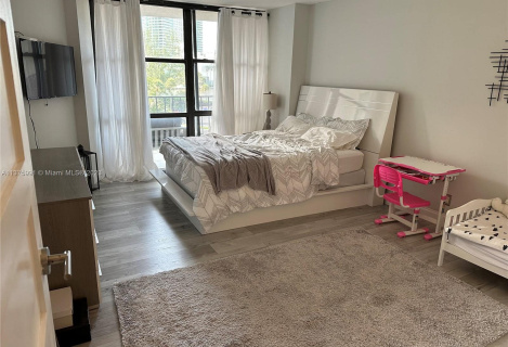 1b здається квартира в районі Hallandale