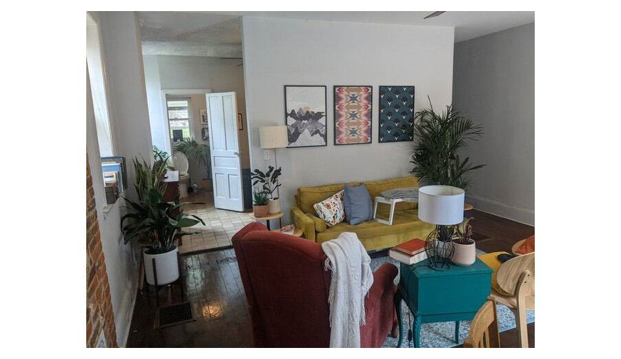 2 Bdr home, W Pastorius St -