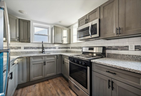 3-кімнатна 2-поверхова квартира на 12XX N 16th St