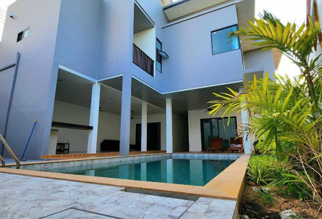 Вілла з басейном в Раваї в оренду.