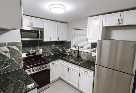 2 Bedroom/ 1 Bathroom Apartment Available for RENT!