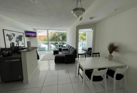 Квартира великим балконом