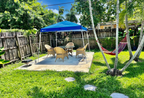 Здаються місця в кімнаті