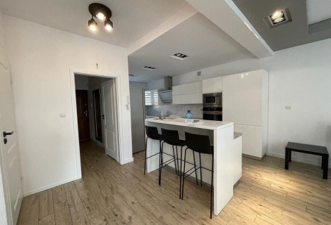 Здається в оренду будинок-близнюк із садом у Марках.