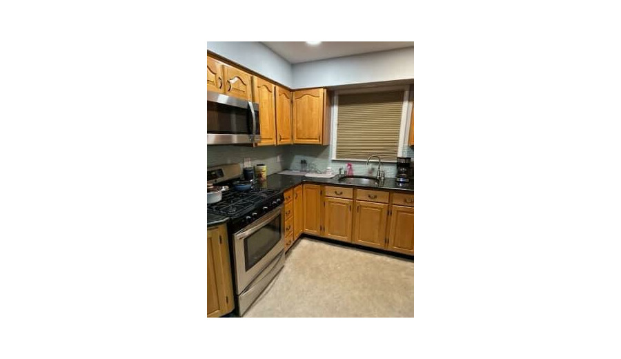 Здається світлий, повністю мебльований, з частковим ремонтом апартамент -