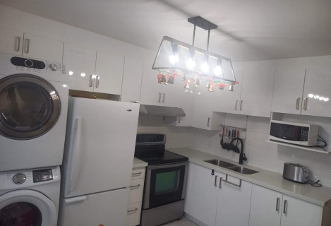 Large, bright 5 1/2 apartment for sale