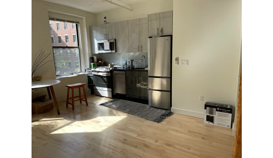 Huge modern 1 bedroom apartment  - 