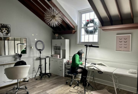 Здам обладнане місце для майстра з нарощування вій, косметолога