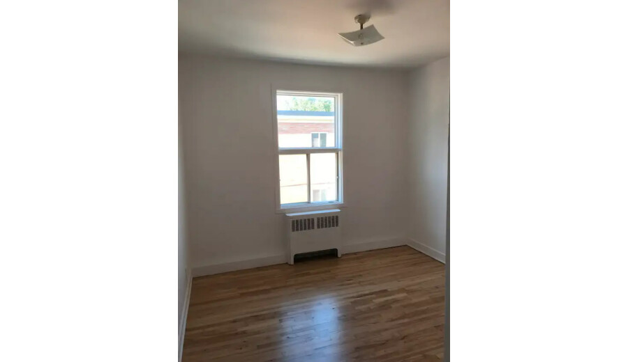 Beautiful 3 1/2, Limoilou Maizeret 2-й і останній поверх з липня -