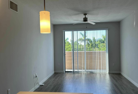 Здається квартира в районі Hallandale