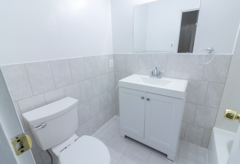 Здається таунтхаус близько до 3270 Comly Rd