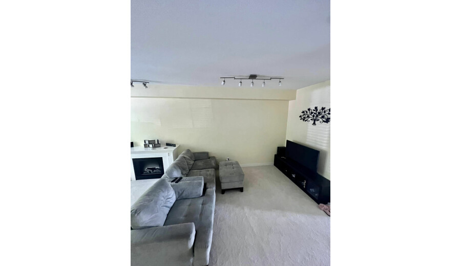 Здається кімната у великому будинку в Cumberland Place, Burnaby -