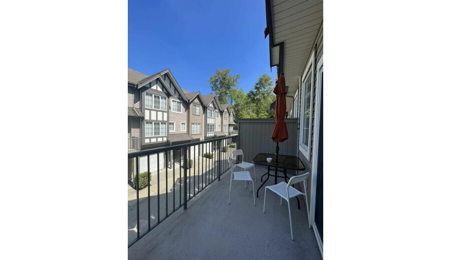 Здається кімната у великому будинку в Cumberland Place, Burnaby -