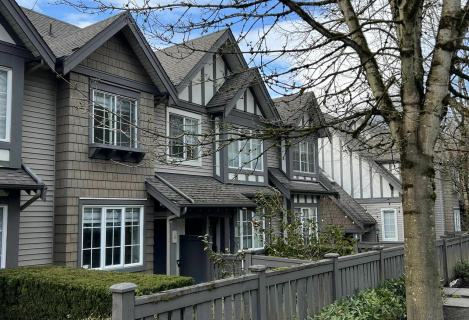 Здається кімната у великому будинку в Cumberland Place, Burnaby