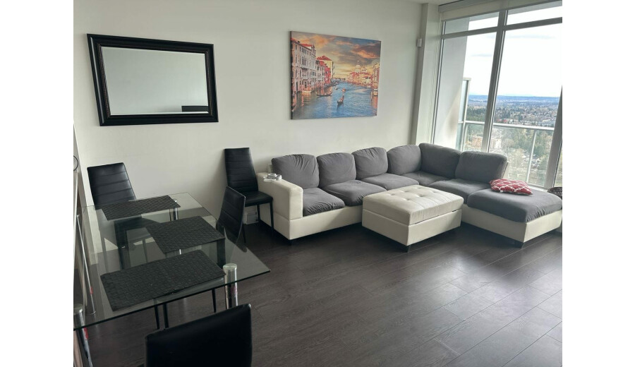 Шукаємо сусідку, в трикімнатній квартирі, з двома санвузлами. -