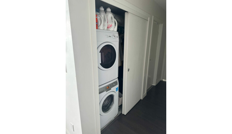 Шукаємо сусідку, в трикімнатній квартирі, з двома санвузлами. -