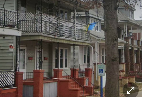 Здається 1й поверх