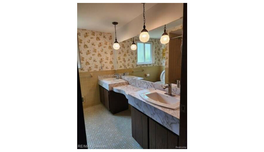 Дім на продаж -