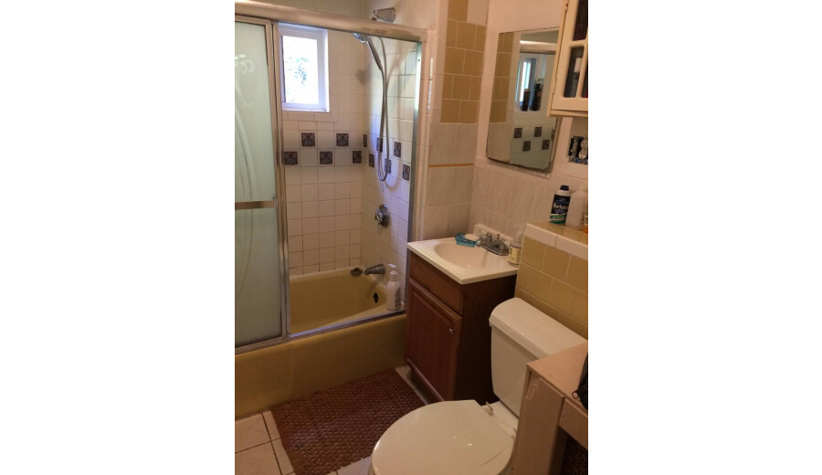 Здається кімната -