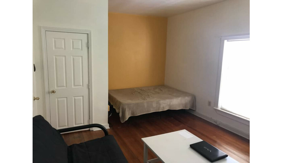 Здається кімната -