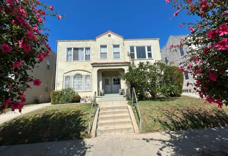 Здається будинок