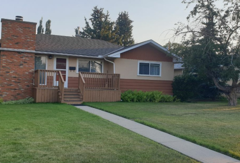 Здається будинок