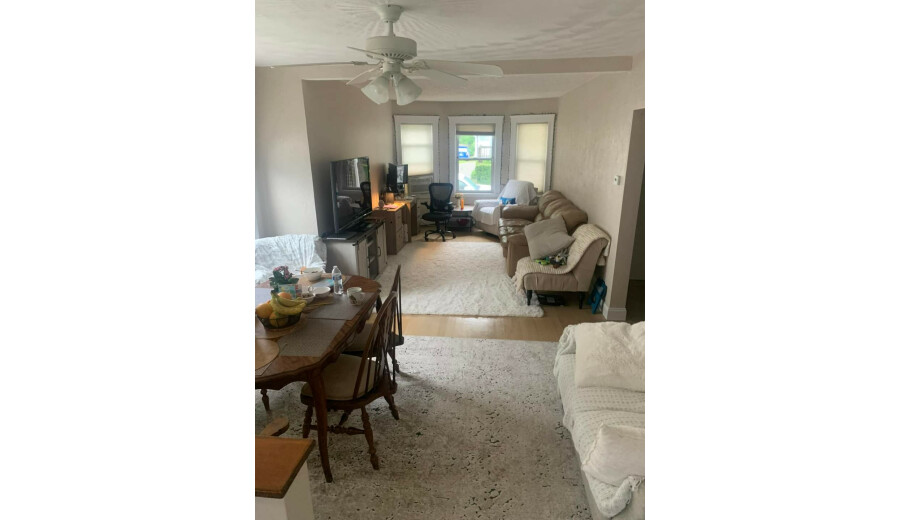 Здається кімната -