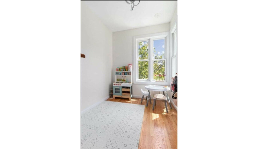 Здається будинок -