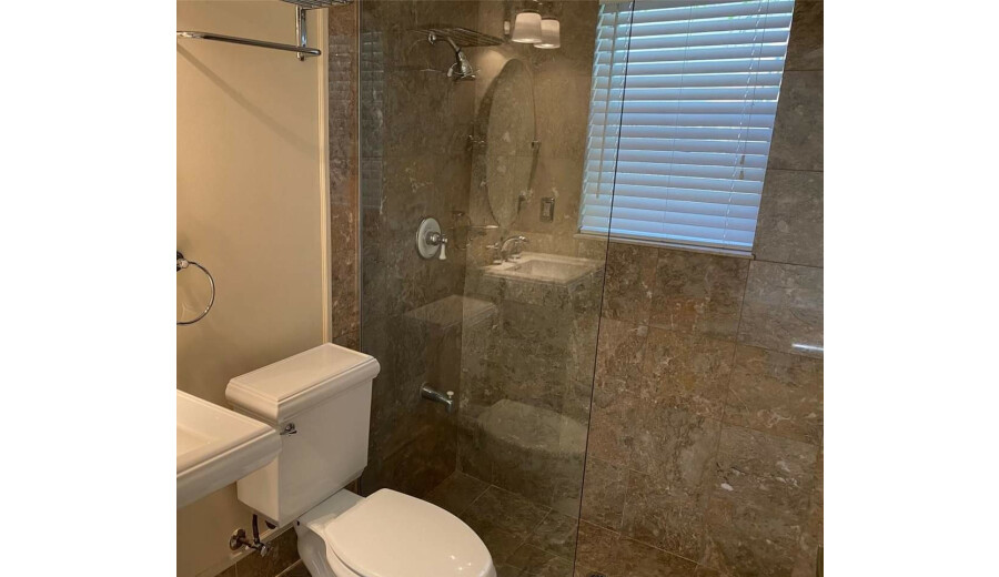 Продаж будинку -