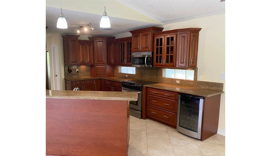 Продаж будинку -