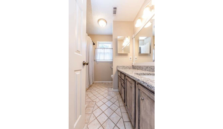 Здається будинок -