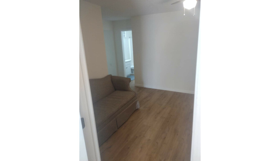 Здається нижній поверх в будинку -