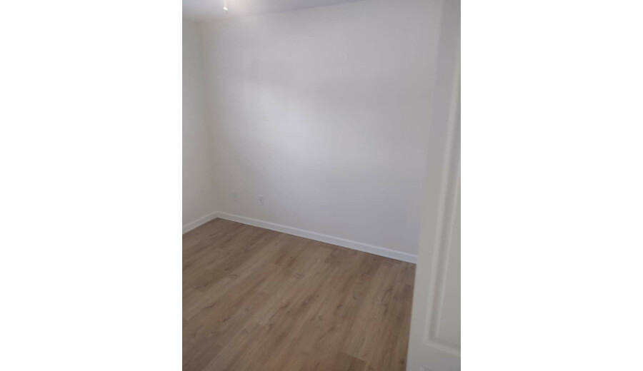 Здається нижній поверх в будинку -