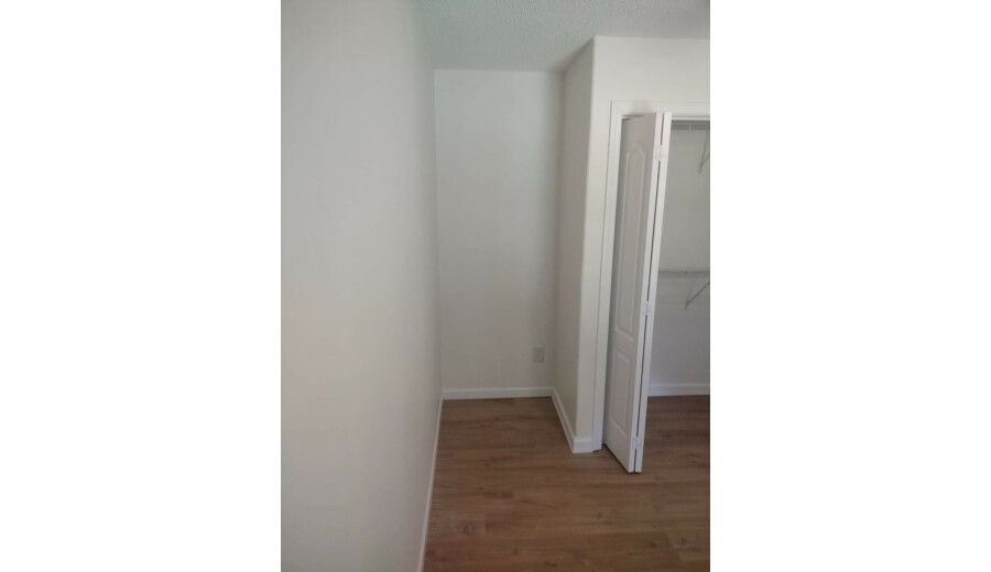 Здається нижній поверх в будинку -