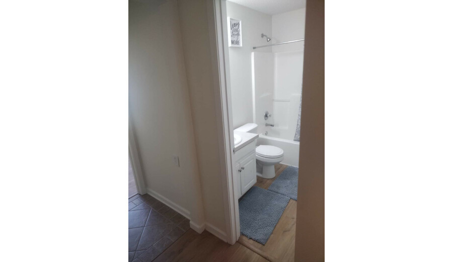 Здається нижній поверх в будинку -