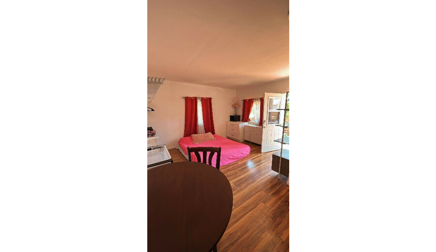 Здається будиночок -