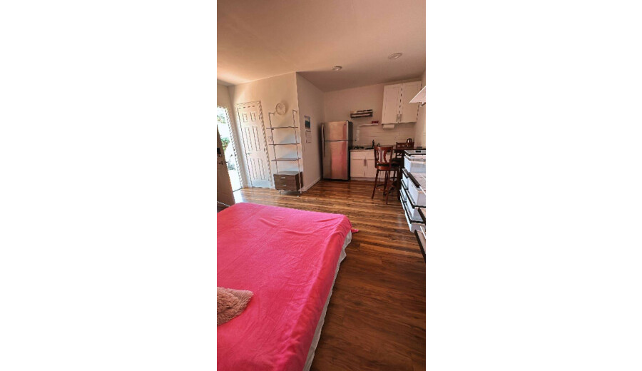 Здається будиночок -